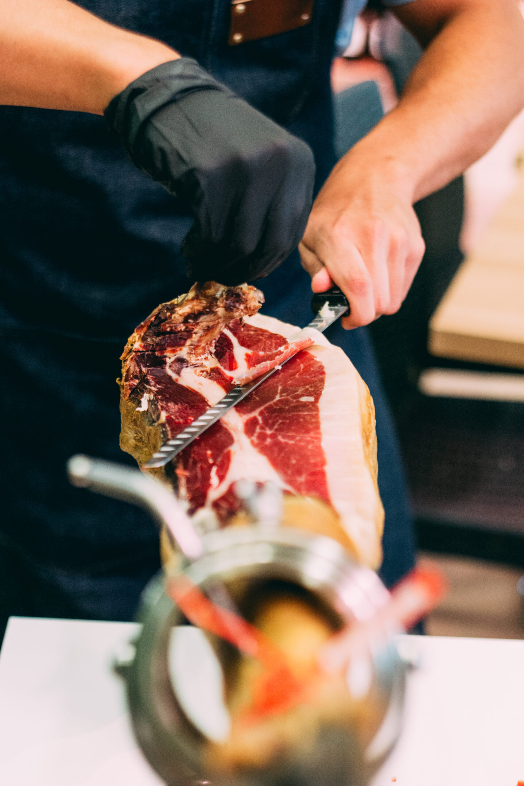 Cómo cortar jamón ibérico correctamente paso a paso